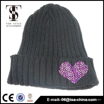 Hiver en acrylique bijoux en caoutchouc tricoté beanie mode pour jeune fille